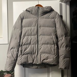 Uniqlo Men’s 3D cut seamless down parka
